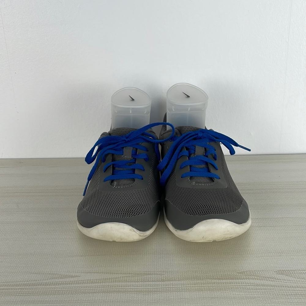 CROCS women's gray lace up lightweight knit sneaker Size 9